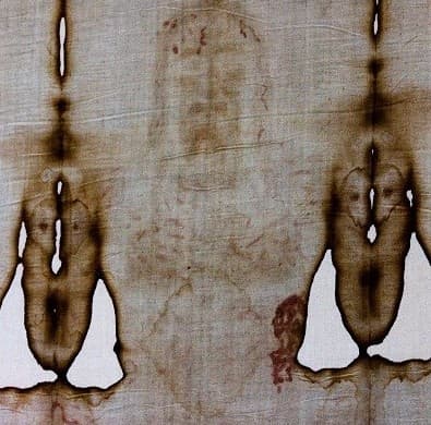 След от прокола, Плащаница